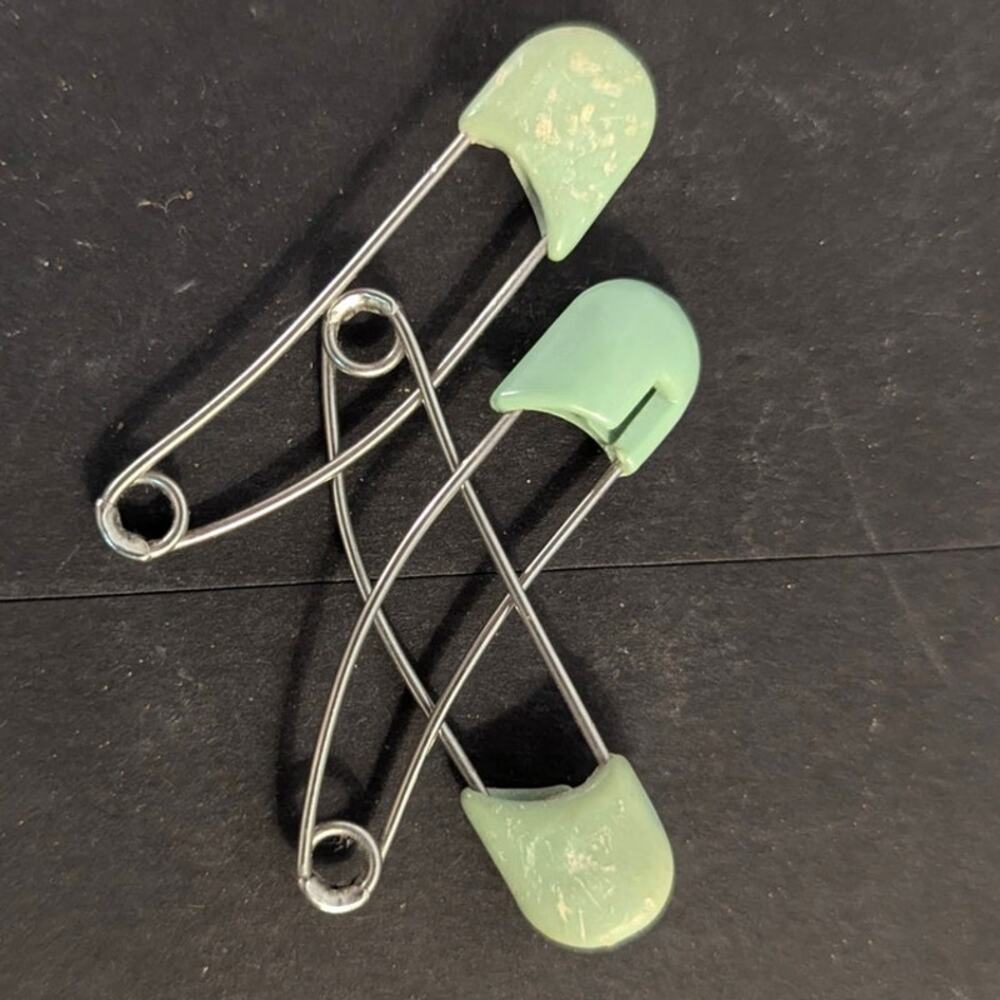 Vintage Mint Green Plastic Top Diaper Pins Safety Pins Set Craft Notion